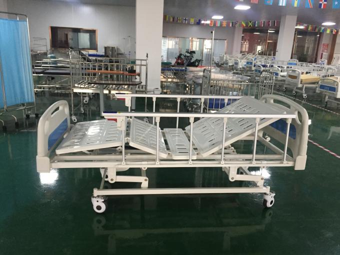 เตียงผู้ป่วยในโรงพยาบาลโลหะมัลติฟังก์ชั่ 3 Crank Manual Hospital Bed 1