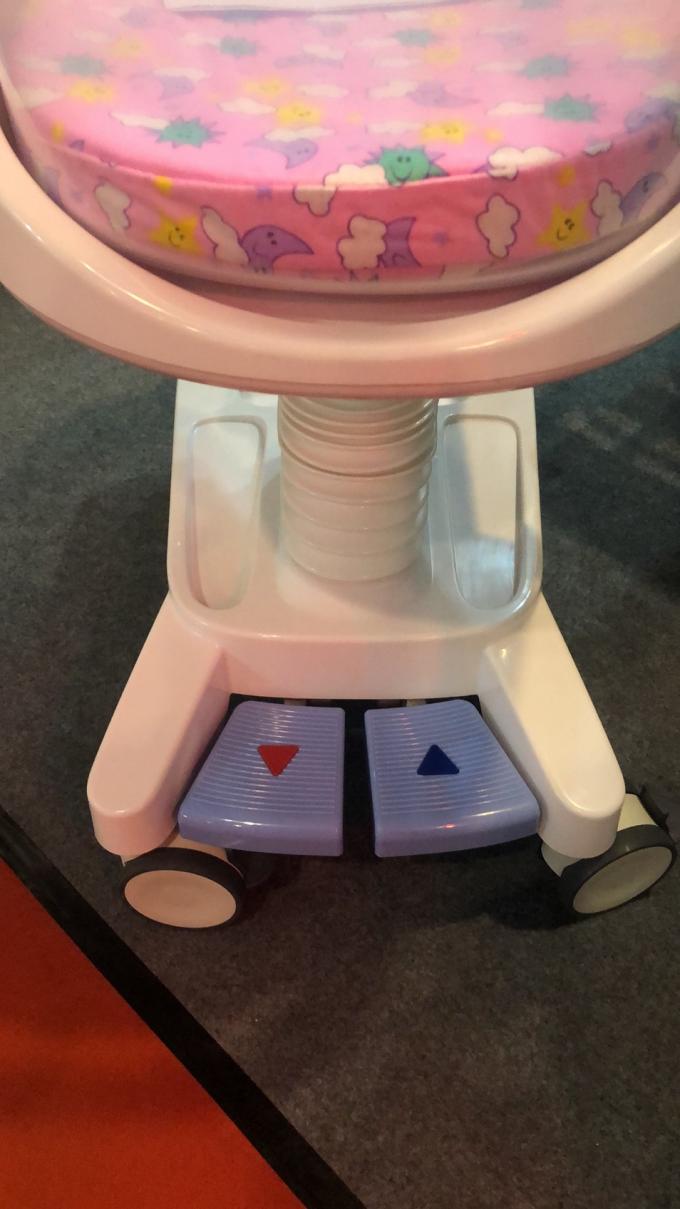 White Hospital Baby Crib ปรับได้อเนกประสงค์สำหรับทารกแรกเกิดพยาบาล 1