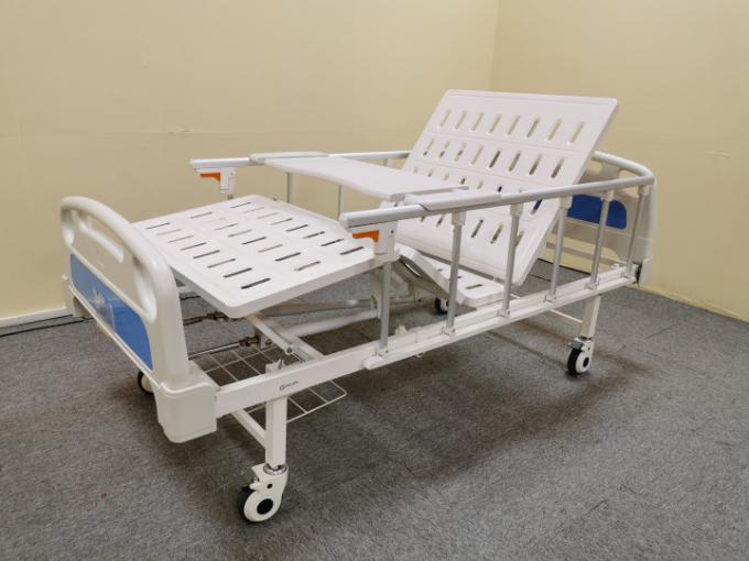 Metal Double Rocker Manual Hospital Bed สีขาวและสีน้ำเงิน 0