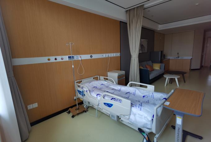 วัสดุอลูมิเนียมทางการแพทย์ IV Infusion Stand Three Color Mobile 0