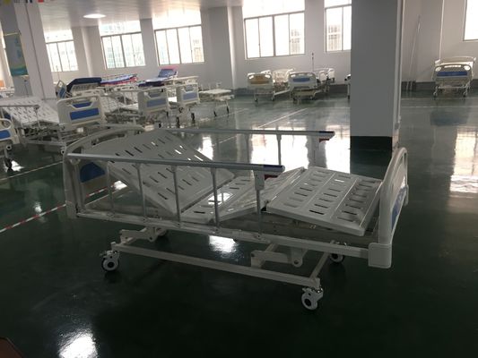 ลูกล้อสุดหรูมัลติฟังก์ชั่ CE ISO 680mm 3 Crank Manual Hospital Bed