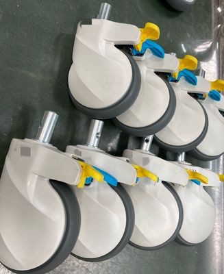 ใหม่ 5 นิ้ว Medical Bed Caster ล้อ Central Control Plunger เส้นผ่านศูนย์กลาง 28 Caster พร้อมเบรค