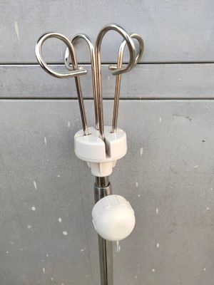 SUS Medical Drip Stand IV แท่นวางหยดในโรงพยาบาลปรับความสูงได้ OEM