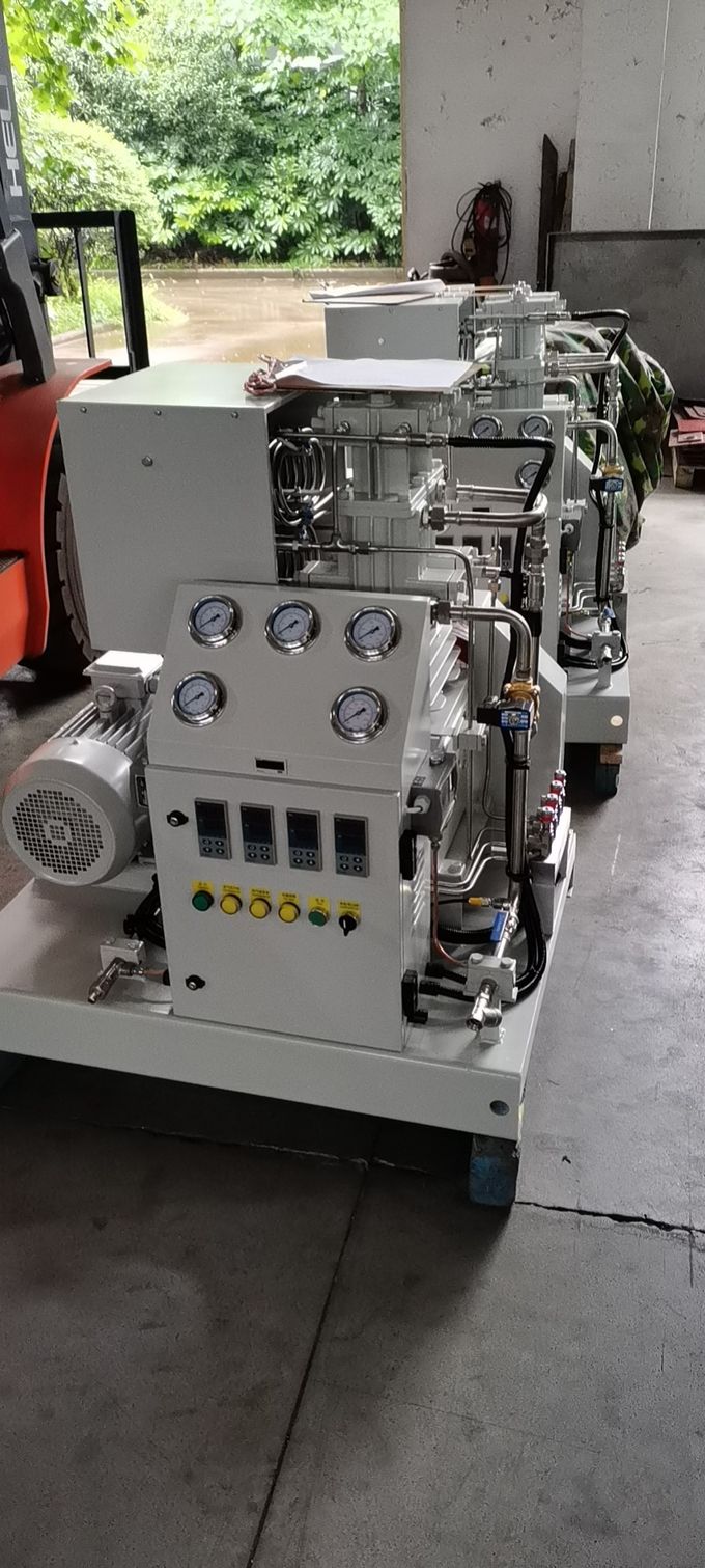 เครื่องอัดออกซิเจนแรงดันสูงแบบไม่ใช้น้ำมันสี่ขั้นตอน 15-60m3 Air Cooled 1