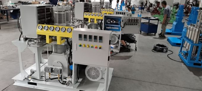 เครื่องอัดออกซิเจนแรงดันสูงแบบไม่ใช้น้ำมันสี่ขั้นตอน 15-60m3 Air Cooled 0